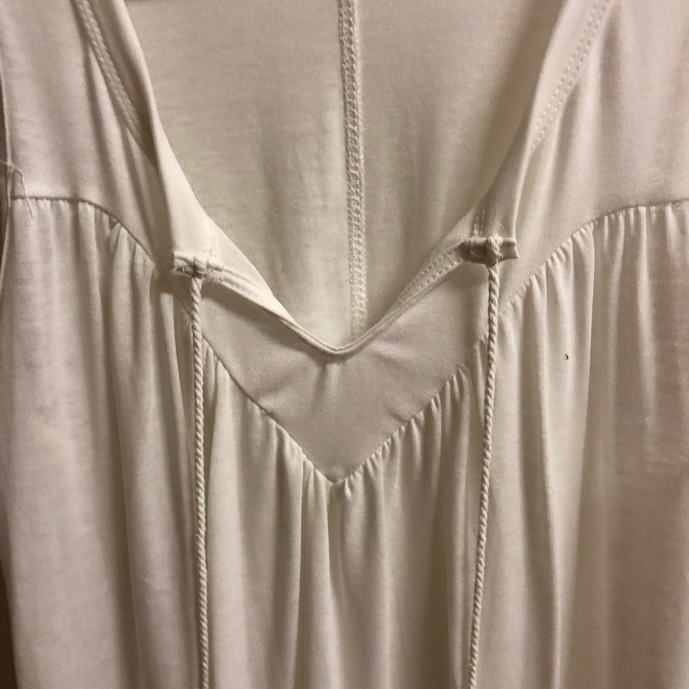 White top - Picture 3 of 3